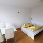 아파트 Trnovo With Free Parking 류블랴나